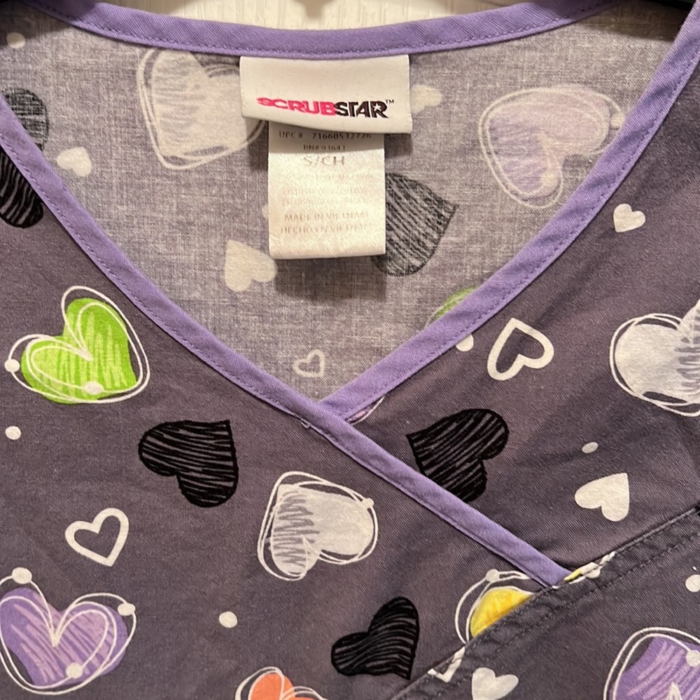 Scrub top - Picture 2 of 4